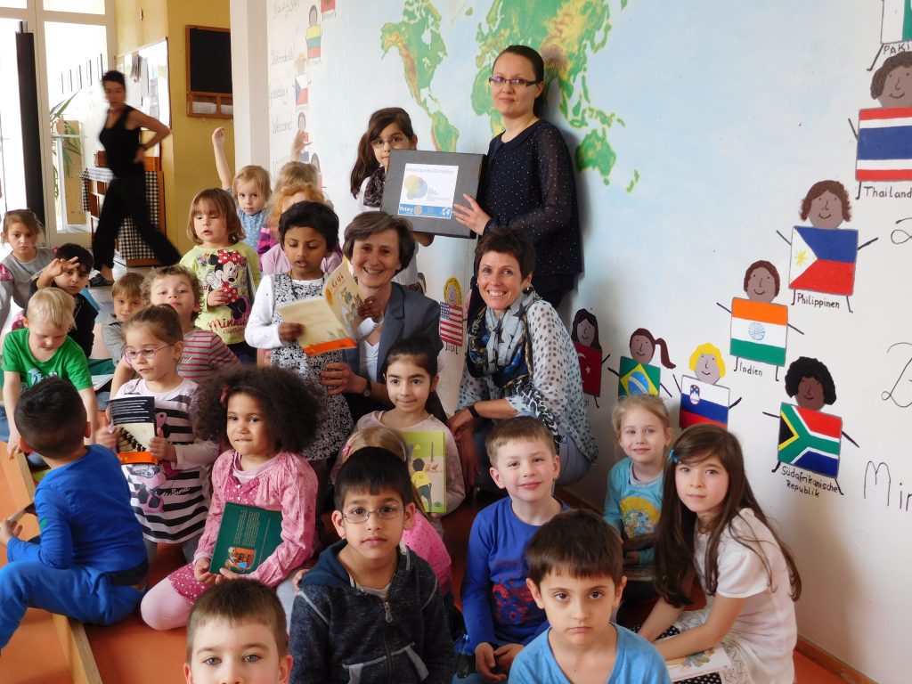 Die Kinder des Evangelischen Käthe-Luther-Kinderhauses in Singen haben eine Interkulturelle Bücherbox erhalten, 31. März 2016.  Foto: Pill Mayer Stiftung